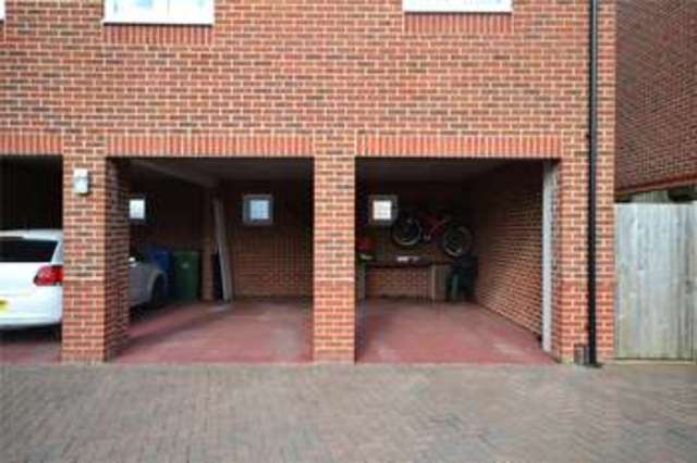  Image of 4 bedroom Detached house for sale in Sparrowhawk Way Bracknell RG12 at Bracknell Berkshire Popeswood, RG12 8BN