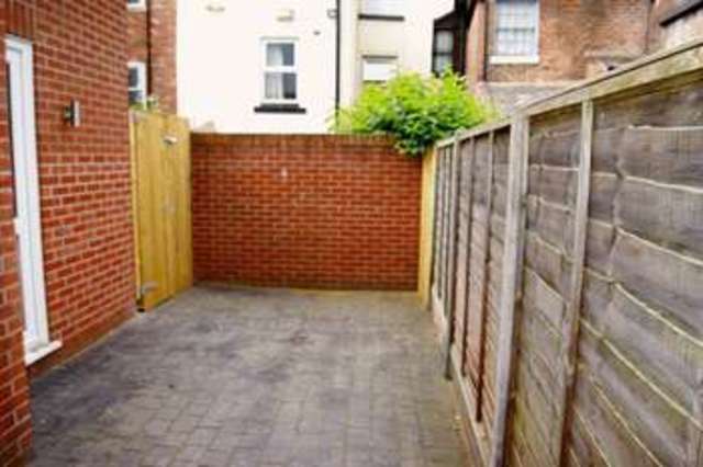  Image of 1 bedroom Flat to rent in Spring Road Wrexham LL11 at Spring Road  Wrexham, LL11 2LU