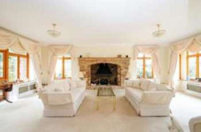  Image of 5 bedroom Detached house for sale in Springhurst Close Croydon CR0 at Croydon  Shirley, CR0 5AT