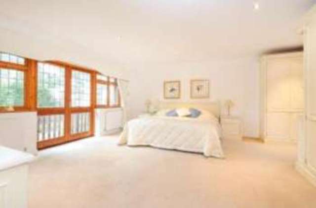  Image of 5 bedroom Detached house for sale in Springhurst Close Croydon CR0 at Croydon  Shirley, CR0 5AT