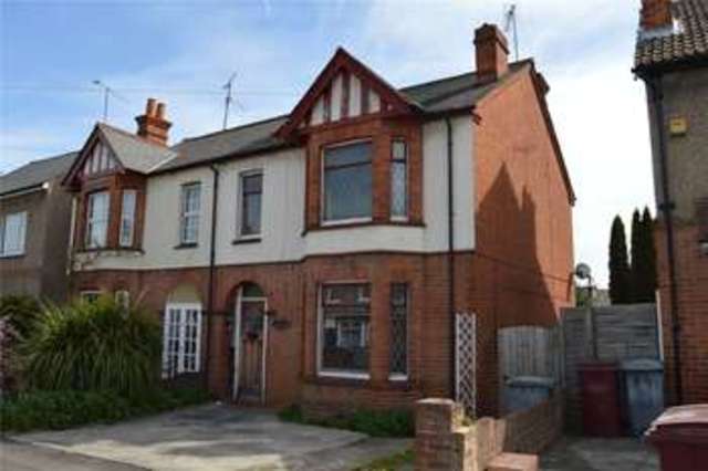  Image of 3 bedroom End of Terrace for sale in St. Georges Road Reading RG30 at Reading Berkshire Tilehurst, RG30 2RG