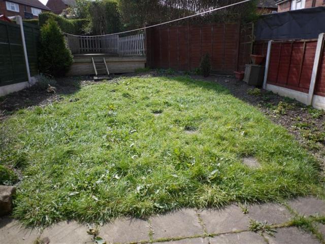  Image of 3 bedroom Terraced house to rent in Standale Avenue Pudsey LS28 at Pudsey  Pudsey, LS28 7JF