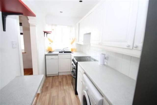  Image of 2 bedroom Flat to rent in Stanley Road Sutton SM2 at Sutton, SM2 6RX