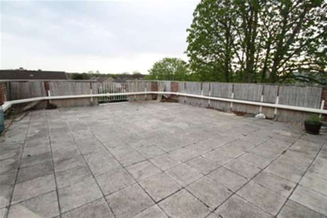  Image of 2 bedroom Flat to rent in Stanley Road Sutton SM2 at Sutton, SM2 6RX