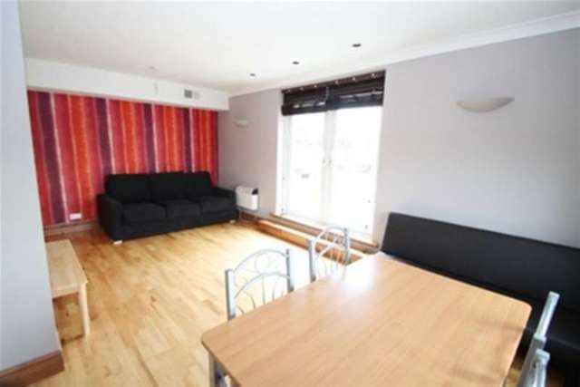  Image of 2 bedroom Flat to rent in Stanley Road Sutton SM2 at Sutton, SM2 6RX