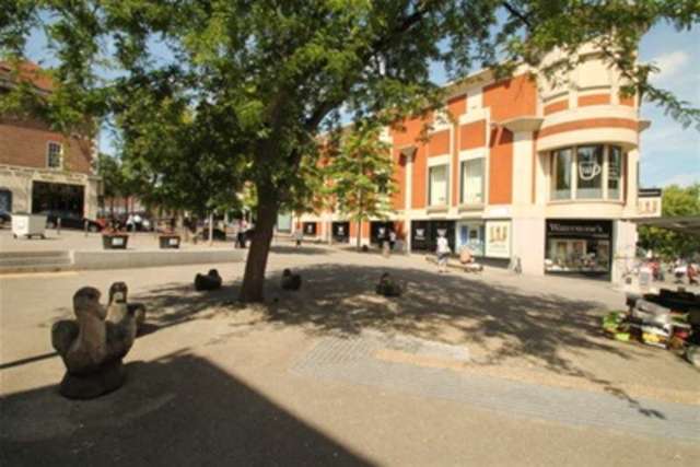  Image of 2 bedroom Flat to rent in Stanley Road Sutton SM2 at Sutton, SM2 6RX