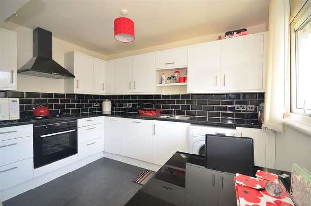  Image of 3 bedroom Flat for sale in Stocksfield Road London E17 at Walthamstow London Walthamstow, E17 3LR