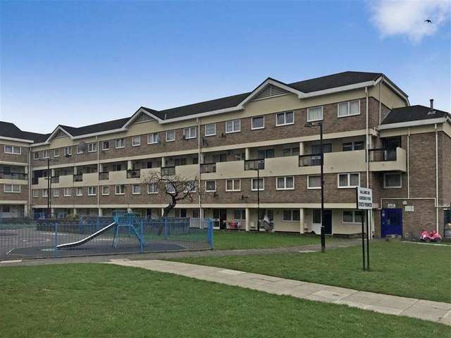  Image of 3 bedroom Flat for sale in Stocksfield Road London E17 at Walthamstow London Walthamstow, E17 3LR