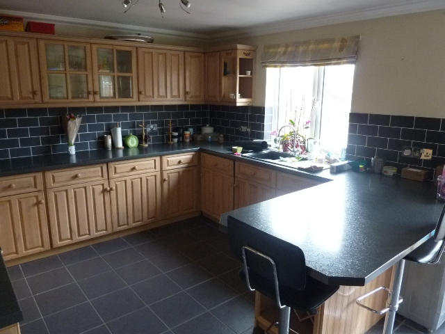  Image of 3 bedroom Semi-Detached house to rent in Stratton Road Swindon SN1 at Swindon  Wilts, SN1 2PR