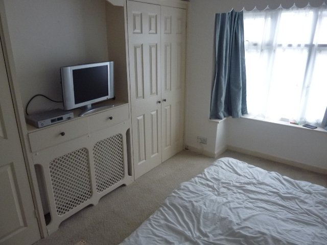  Image of 3 bedroom Semi-Detached house to rent in Stratton Road Swindon SN1 at Swindon  Wilts, SN1 2PR
