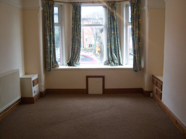  Image of 1 bedroom Flat to rent in Stretford Road Urmston Manchester M41 at Urmston  Urmston, M41 9NU