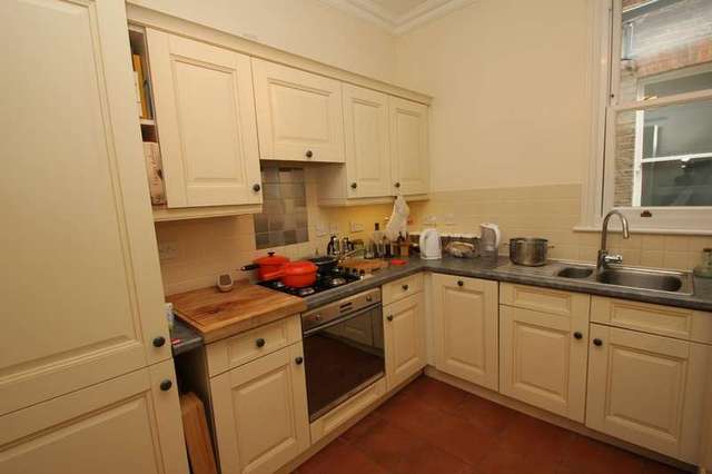  Image of 2 bedroom Flat to rent in King Charles Road Berrylands Surbiton KT5 at Surbiton Surrey, KT5 8PY