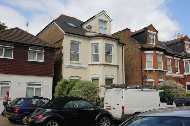  Image of 2 bedroom Flat to rent in King Charles Road Berrylands Surbiton KT5 at Surbiton Surrey, KT5 8PY