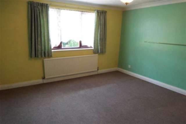  Image of 2 bedroom Flat to rent in Surrey Road Poole BH12 at Poole, BH12 1HF