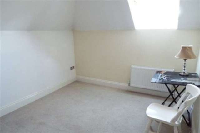  Image of 2 bedroom Flat to rent in Surrey Road Westbourne Bournemouth BH4 at Bournemouth, BH4 9FW