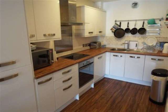  Image of 2 bedroom Flat to rent in Surrey Road Westbourne Bournemouth BH4 at Bournemouth, BH4 9FW