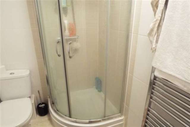  Image of 2 bedroom Flat to rent in Surrey Road Westbourne Bournemouth BH4 at Bournemouth, BH4 9FW