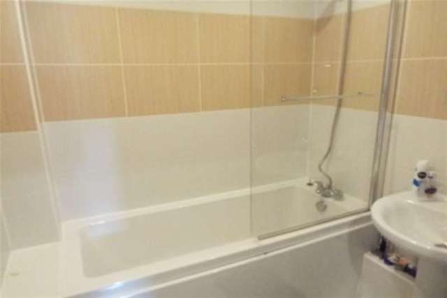  Image of 2 bedroom Flat to rent in Surrey Road Westbourne Bournemouth BH4 at Bournemouth, BH4 9FW