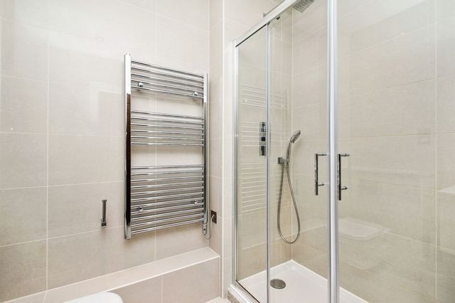  Image of 3 bedroom Flat to rent in Sutherland Avenue London W9 at Sutherland Avenue Maida Vale Maida Vale, W9 2HQ