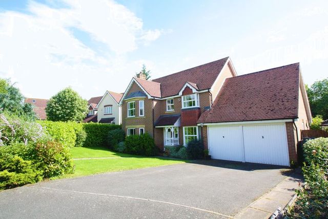  Image of 4 bedroom Detached house for sale in Swan Gardens Tetsworth Thame OX9 at Swan Gardens Tetsworth Thame, OX9 7BN