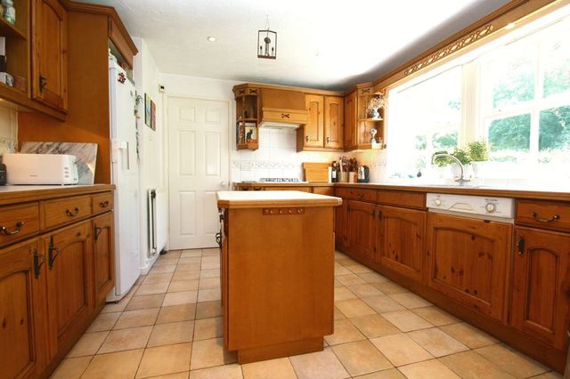  Image of 4 bedroom Detached house for sale in Swan Gardens Tetsworth Thame OX9 at Swan Gardens Tetsworth Thame, OX9 7BN