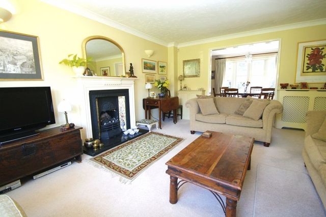  Image of 4 bedroom Detached house for sale in Swan Gardens Tetsworth Thame OX9 at Swan Gardens Tetsworth Thame, OX9 7BN