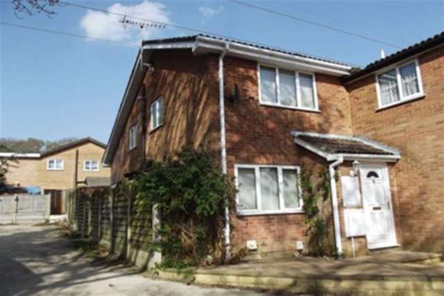  Image of 3 bedroom Detached house to rent in Sycamore Close Poole BH17 at Poole, BH17 7YH