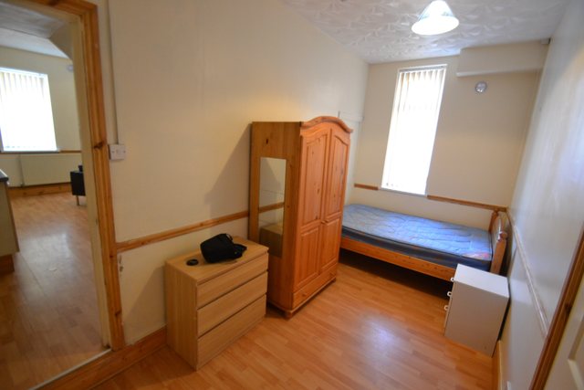  Image of 1 bedroom Flat to rent in Tewkesbury Street Cathays Cardiff CF24 at Cathays Cardiff Roath, CF24 4QQ
