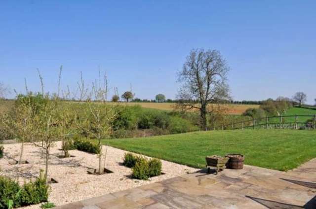  Image of 5 bedroom Detached house for sale in Little Tingewick Buckingham MK18 at Buckingham Buckinghamshire Tingewick, MK18 4AG