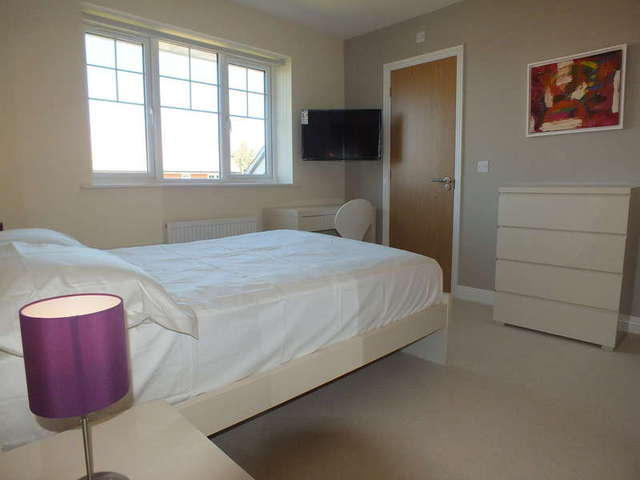  Image of 1 bedroom Detached house to rent in The Drive Earley Reading RG6 at Earley Reading Berkshire, RG6 1EG