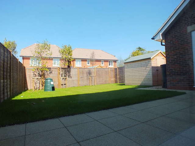  Image of 1 bedroom Detached house to rent in The Drive Earley Reading RG6 at Earley Reading Berkshire, RG6 1EG