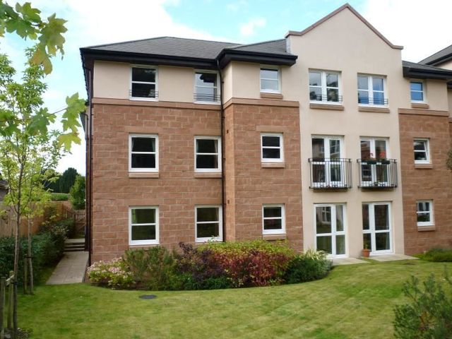  Image of 1 bedroom Flat to rent in Glebe Street Dumfries DG1 at Dumfries Dumfries and Galloway Dumfries and Galloway, DG1 2LU