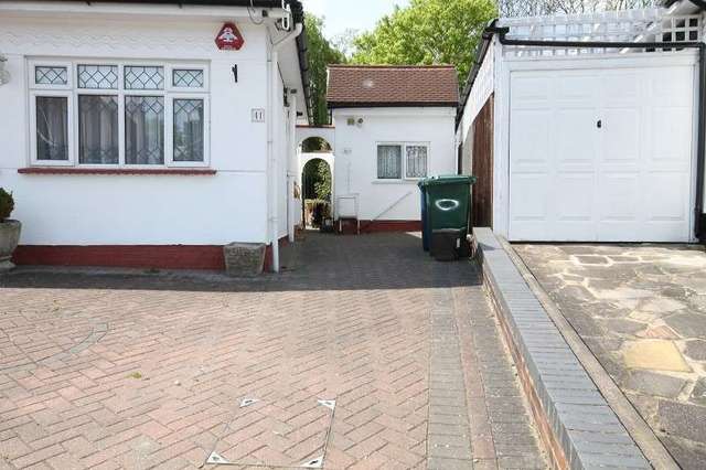  Image of 1 bedroom Property to rent in The Grove Edgware HA8 at The Grove  Edgware, HA8 9QA