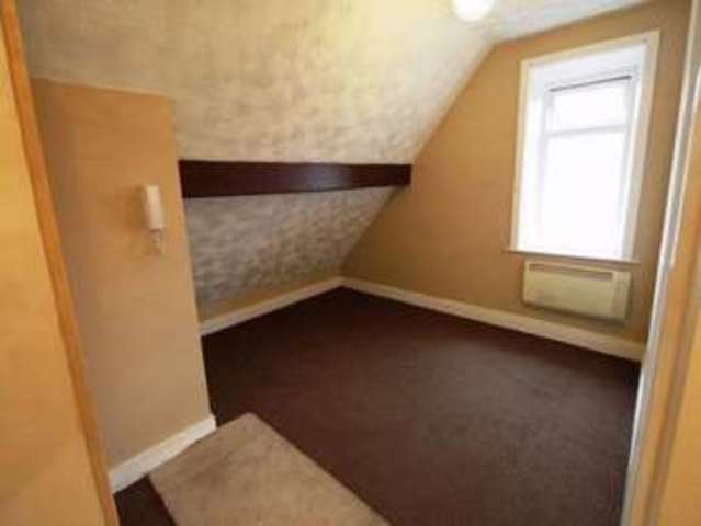  Image of 1 bedroom Flat to rent in Huddersfield Road Elland HX5 at Huddersfield Road  Elland, HX5 0EE