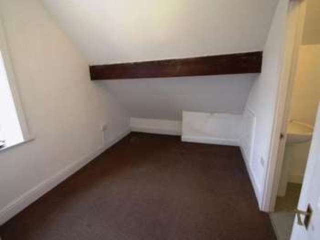  Image of 1 bedroom Flat to rent in Huddersfield Road Elland HX5 at Huddersfield Road  Elland, HX5 0EE