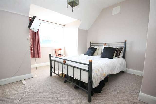  Image of 3 bedroom Flat for sale in The Market Rosehill Sutton SM1 at Rosehill Sutton Sutton, SM1 3HE