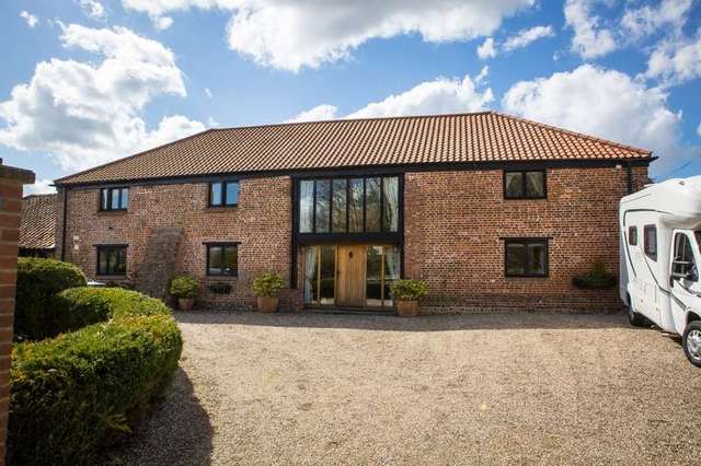  Image of 4 bedroom Detached house for sale in Mautby Lane Mautby Great Yarmouth NR29 at Mautby Great Yarmouth Norfolk, NR29 3EJ