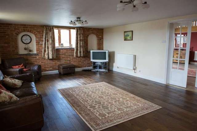  Image of 4 bedroom Detached house for sale in Mautby Lane Mautby Great Yarmouth NR29 at Mautby Great Yarmouth Norfolk, NR29 3EJ