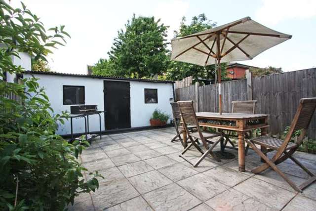  Image of 4 bedroom Detached house to rent in Topsham Road London SW17 at Topsham Road Tooting Bec London, SW17 8SH