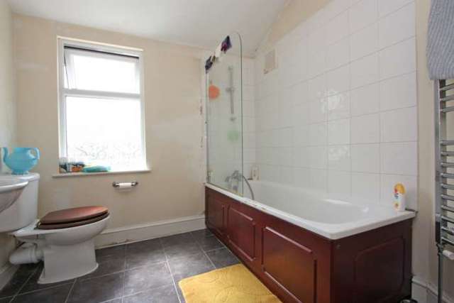  Image of 4 bedroom Detached house to rent in Topsham Road London SW17 at Topsham Road Tooting Bec London, SW17 8SH