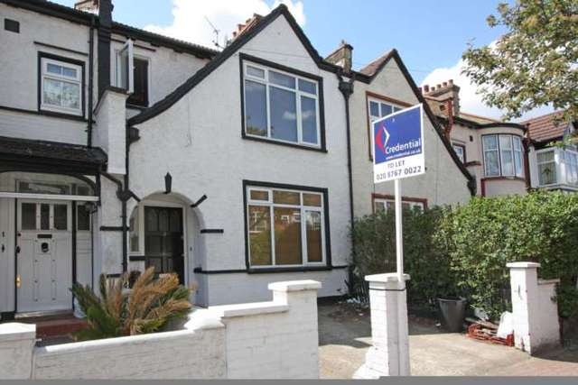  Image of 4 bedroom Detached house to rent in Topsham Road London SW17 at Topsham Road Tooting Bec London, SW17 8SH
