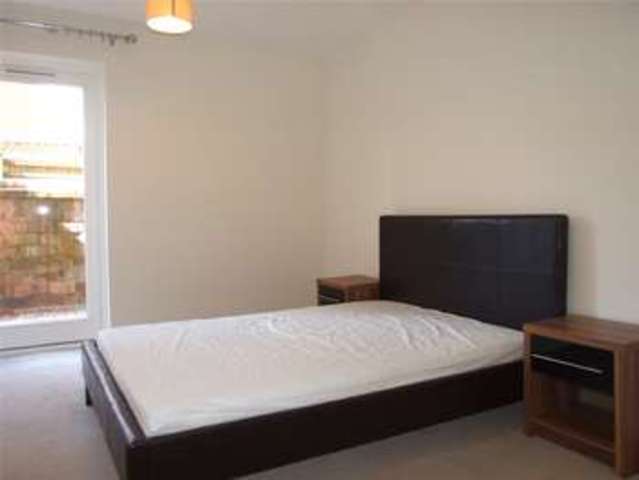  Image of 2 bedroom Apartment to rent in Crown Place Reading RG1 at 6 Crown Place Reading Reading, RG1 5AE