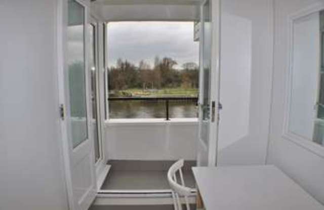  Image of 1 bedroom Flat for sale in Twickenham Road Teddington TW11 at Twickenham Road  Teddington, TW11 8AX
