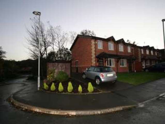  Image of 3 bedroom Semi-Detached house to rent in Twinegate Rochdale OL12 at Rochdale OL12 6DW Rochdale, OL12 6DW