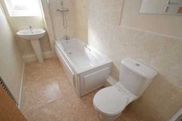 Image of 2 bedroom Flat to rent in Twivey Court Castleford WF10 at Twivey Court  Castleford, WF10 5FD