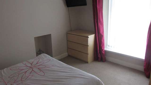  Image of 3 bedroom Terraced house for sale in Tyn Y Bonau Road Pontarddulais Swansea SA4 at Pontarddulais Swansea Swansea, SA4 8RY
