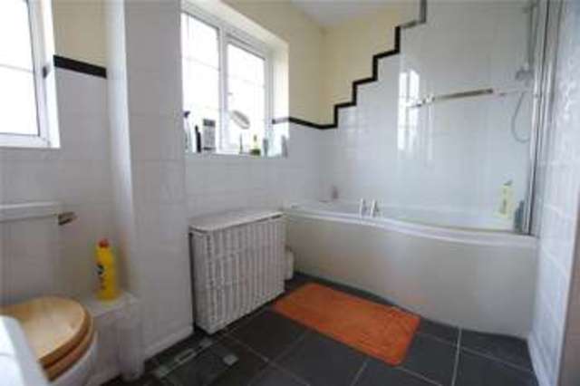  Image of 1 bedroom House Share to rent in Uplands Close Sandhurst GU47 at Sandhurst Berkshire Sandhurst, GU47 9DJ