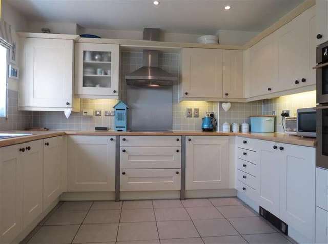  Image of 3 bedroom Detached house for sale in Morrison Close Upper Basildon Reading RG8 at Upper Basildon  Reading, RG8 8LL