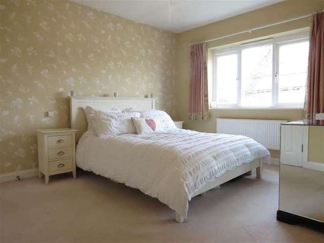  Image of 3 bedroom Detached house for sale in Morrison Close Upper Basildon Reading RG8 at Upper Basildon  Reading, RG8 8LL