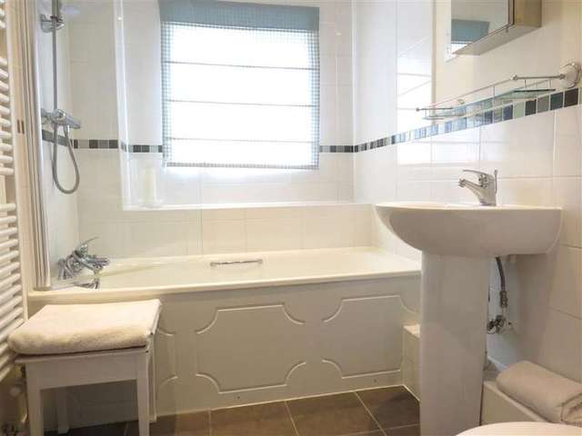  Image of 3 bedroom Detached house for sale in Morrison Close Upper Basildon Reading RG8 at Upper Basildon  Reading, RG8 8LL